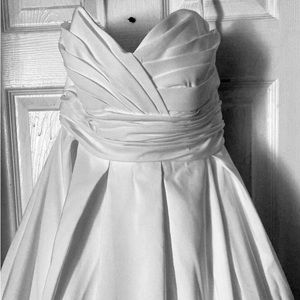 David’s Bridal Sweetheart Strapless Satin Wedding Gown Size 8